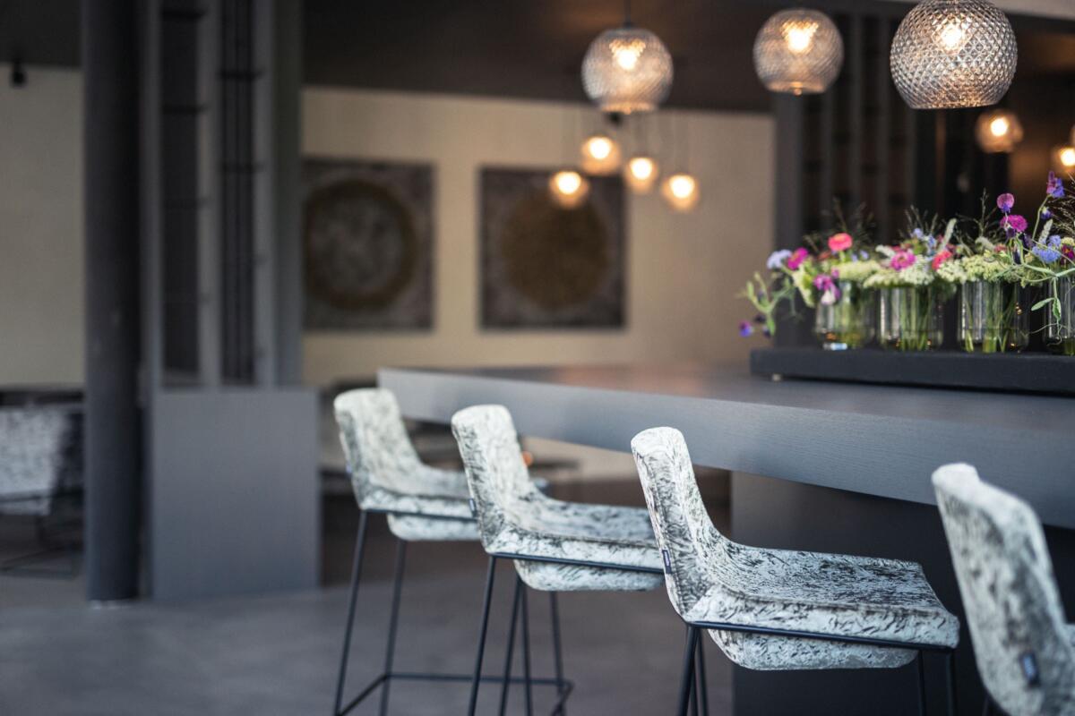 barstool tonic metal by rossin